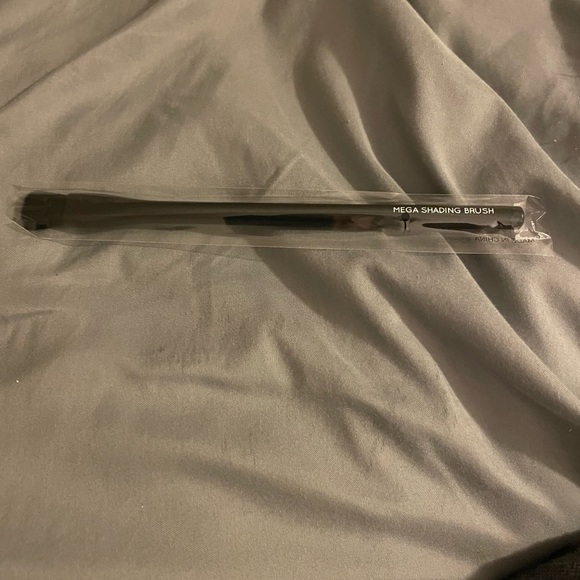 NIB WingMe Cosmetics mega shading brush 13 - Picture 3 of 4